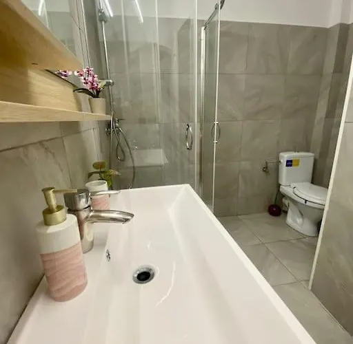 Heart Of The Ultracentral Old Town Bucureşti